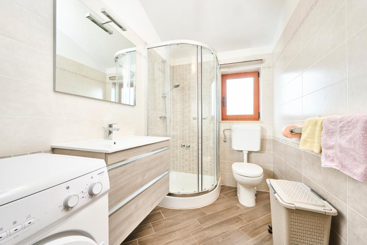 Elia Apartments Savudrija Bagian luar foto