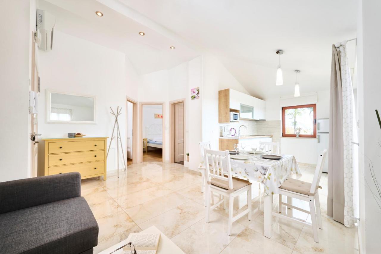 Elia Apartments Savudrija Bagian luar foto